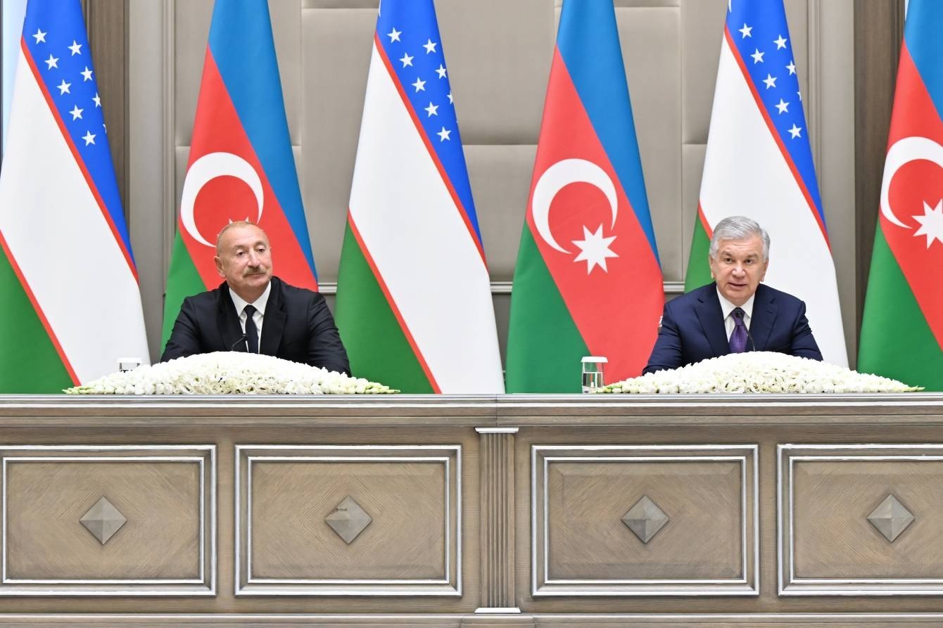 Azərbaycan və Özbəkistan prezidentləri mətbuata bəyanatlarla çıxış ediblər.
