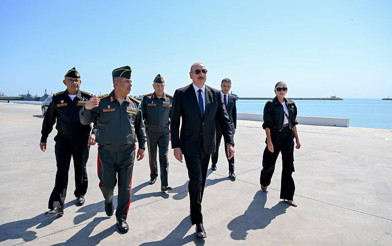Azərbaycan Prezidenti və Birinci Xanım Hərbi Dəniz Qüvvələrində Olublar: Müasir İnsansız Dəniz Vasitələri Sınaqdan Keçirilib