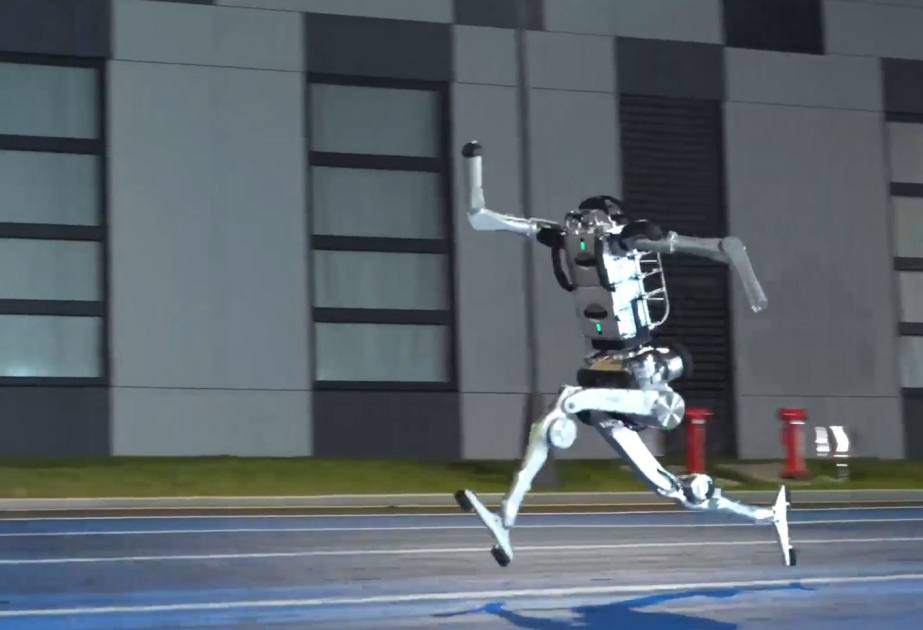Çində “İldırım” adlı robot 100 metr məsafəyə qaçışda insan rekordunu keçib